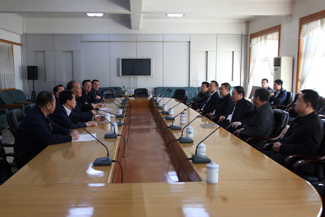 11月3日,鞍山市副市长赵余富到公司调研,董事长陪同.